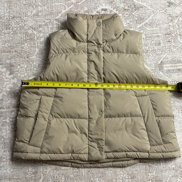 Lululemon Wunder Puff 600-Down-Fill
Cropped Vest Women’s Size 12 - Picture 6 of 7